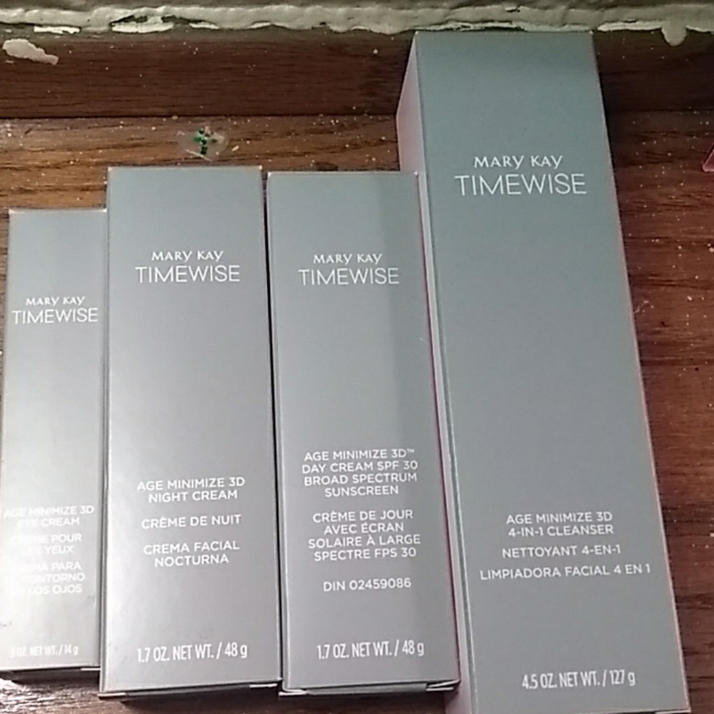 Age minimizing set
